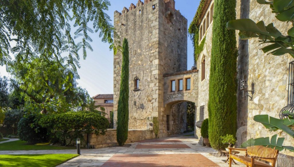 Maresme fortified tower and farmhouse for sale