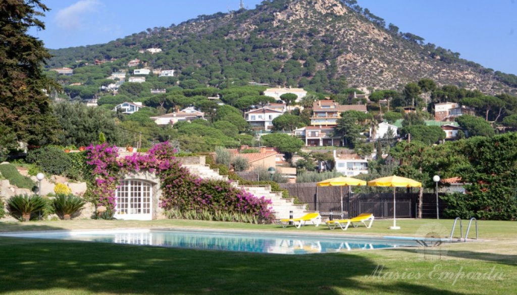 Whispers of Rome: A 15th-Century Tower & Garden Sanctuary in Maresme