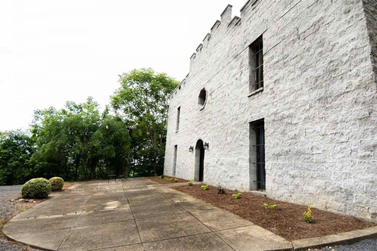 385k Tennessee, USA. Castle on 70 Acres For Sale Castleist