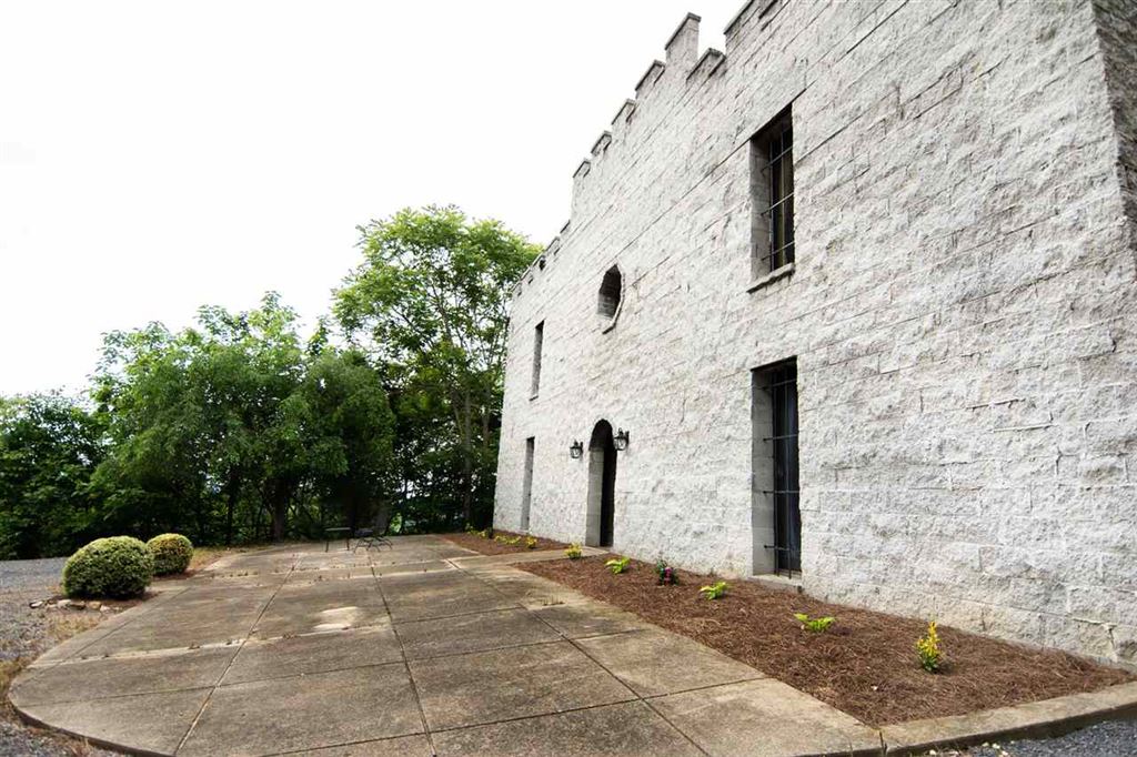 Mooresburg Castle: A Tennessee Dream Woven in Brick and Legend