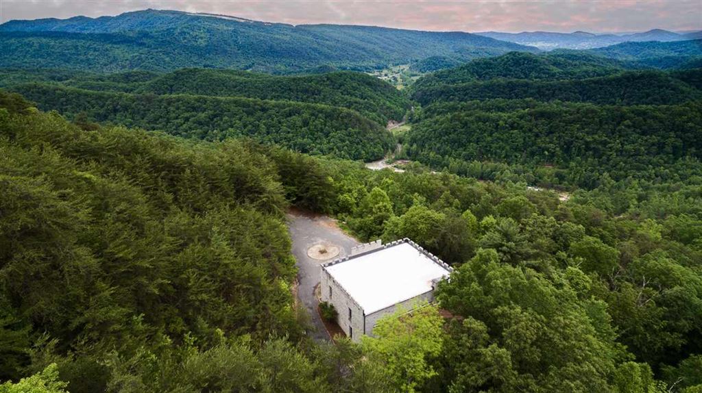 Mooresburg Castle: A Tennessee Dream Woven in Brick and Legend