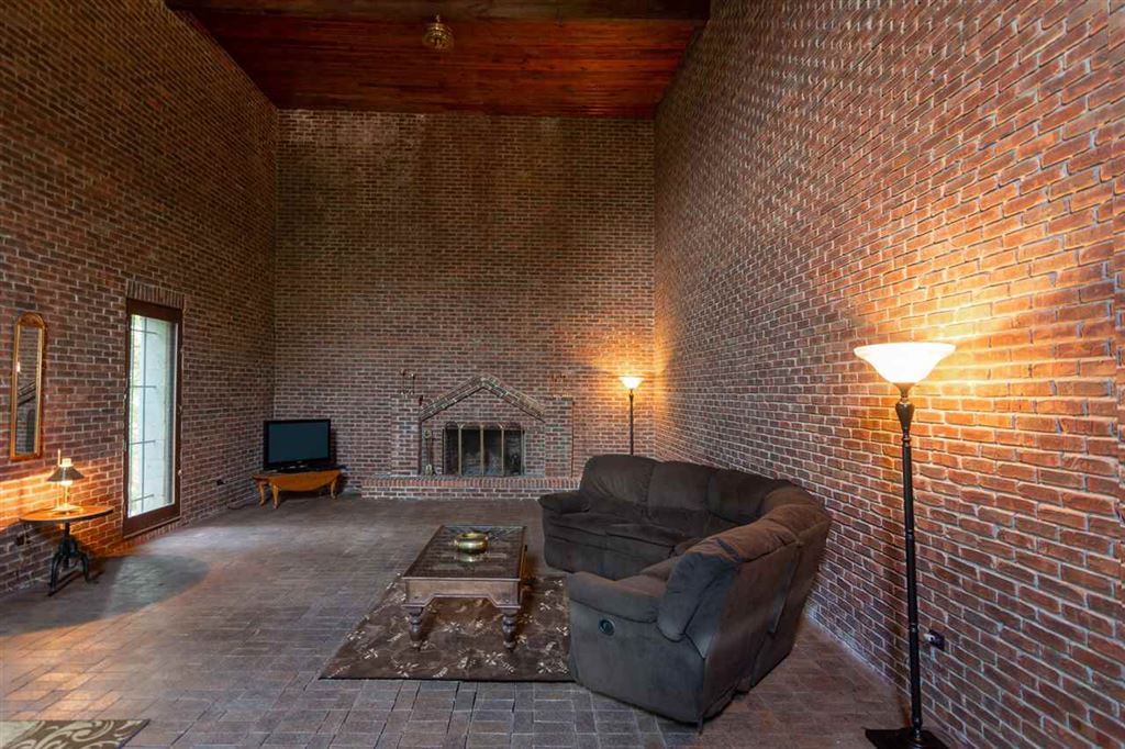 Mooresburg Castle: A Tennessee Dream Woven in Brick and Legend