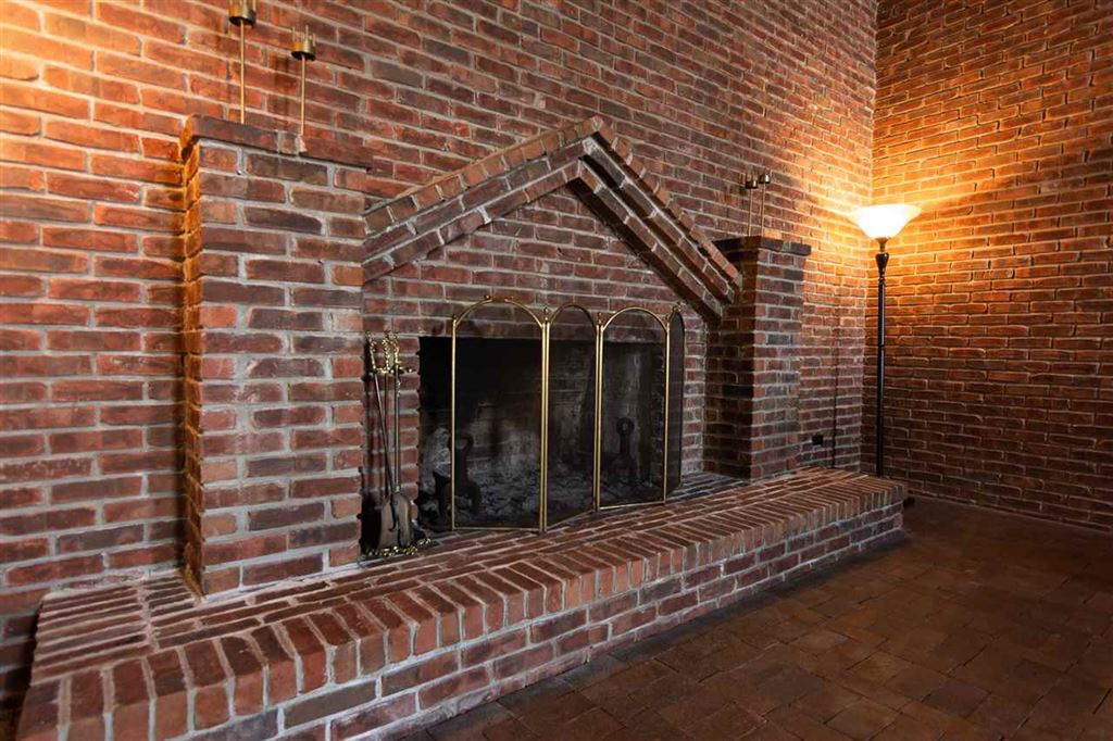 Mooresburg Castle: A Tennessee Dream Woven in Brick and Legend