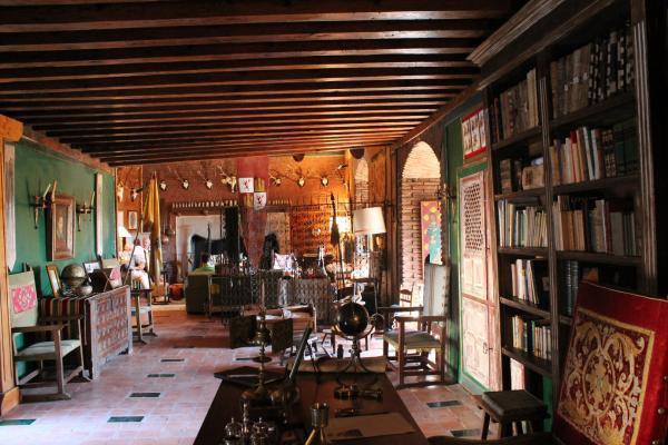Narros de Salduena: A XV-Century Castle’s Timeless Embrace