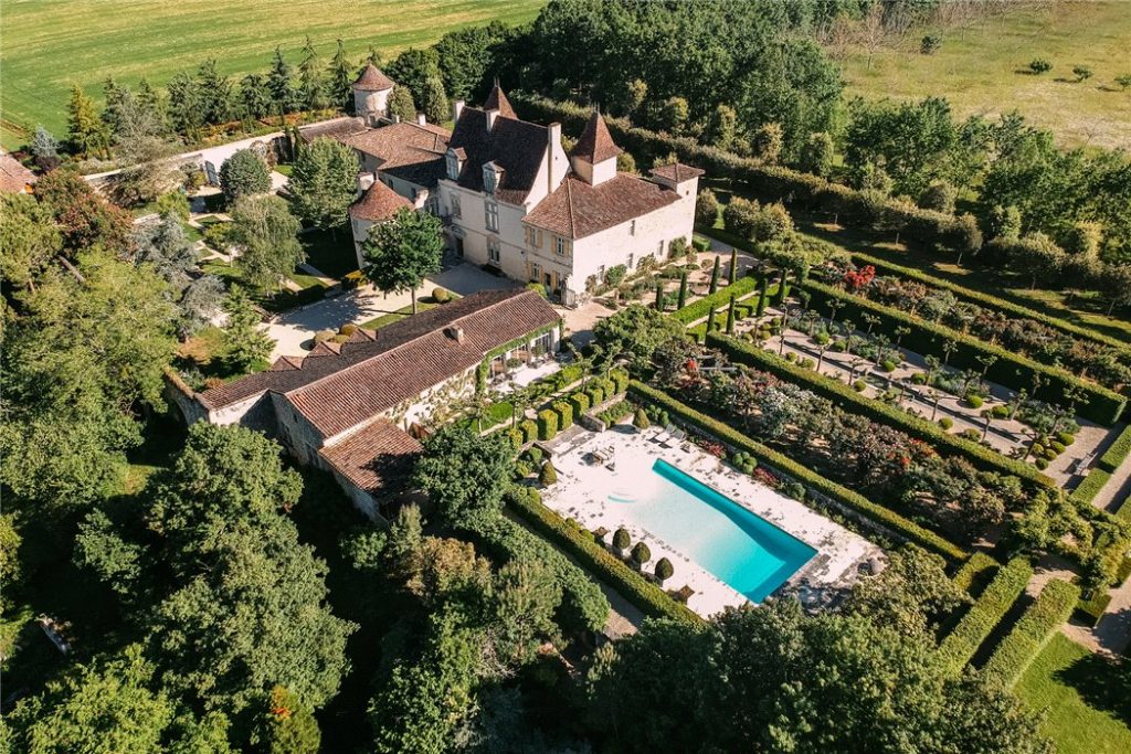 Nérac’s Timeless Crown: A 12th-Century Château Reborn in Aquitaine’s Golden Light