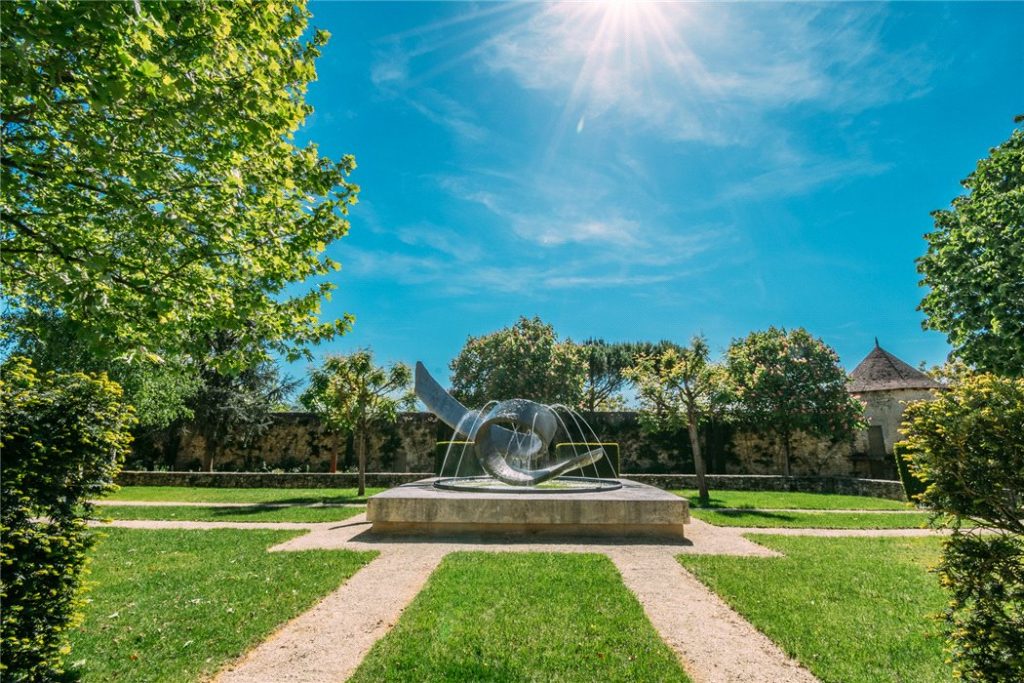 Nérac’s Timeless Crown: A 12th-Century Château Reborn in Aquitaine’s Golden Light