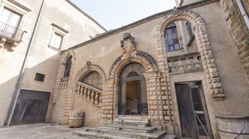 A 14th-Century Crown in Salento’s Golden Heart—Where Time Stands Still