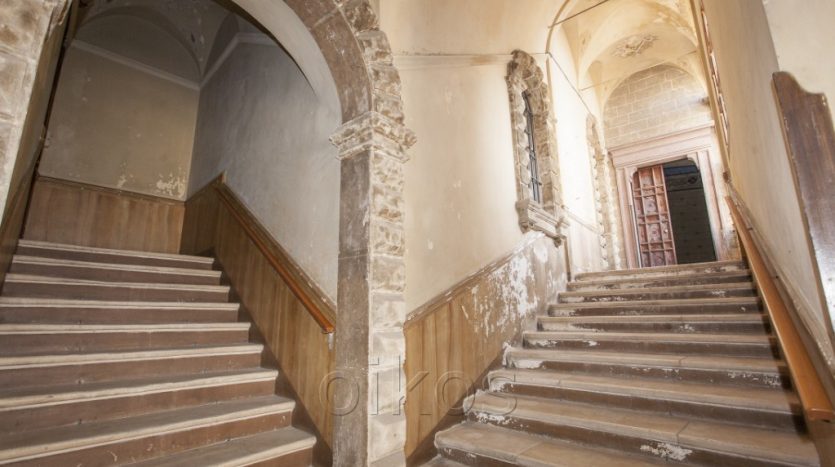 A 14th-Century Crown in Salento’s Golden Heart—Where Time Stands Still