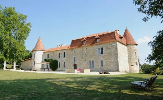 Perignac Chateau for sale Charente