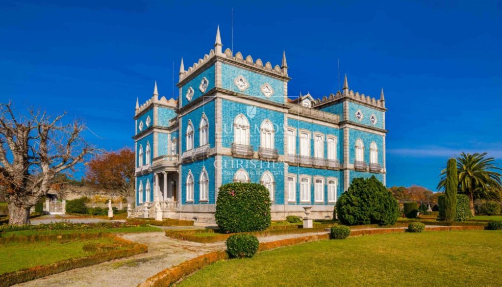 Portugal Palace with Vineyard for sale