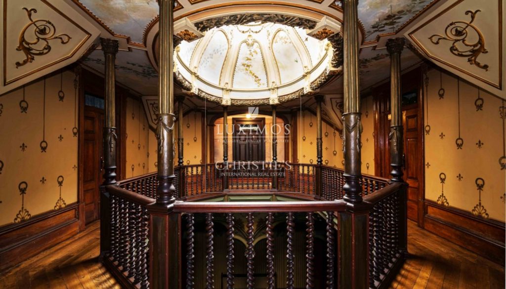 Santo Emílio: A Vinous Crown Where Time Dances on Frescoed Walls