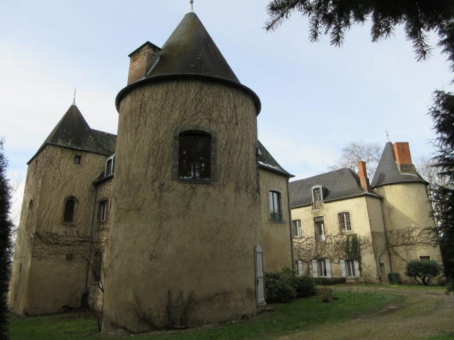 Puy-Guillaume France 16th Century Castle for sale
