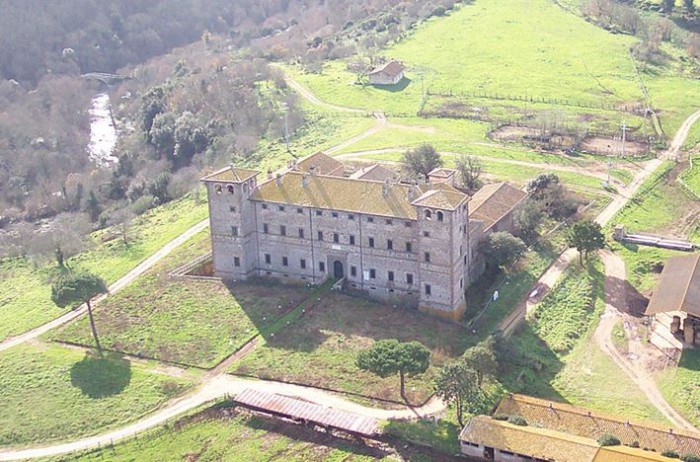 Roccarespampani: A 17th-Century Fortress Reborn in Lazio’s Golden Hills