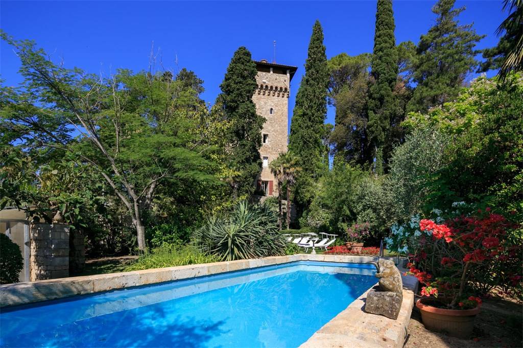 Rocca di Cetona: A Timeless Crown Upon Tuscany’s Emerald Hills