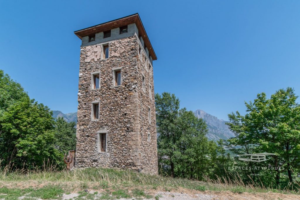 The Sentinel’s Crown: A 14th-Century Watchtower Over Savoie’s Valley of Light