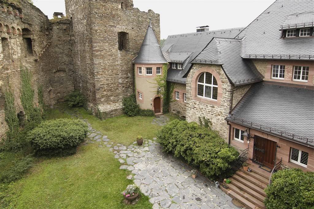 Schloss Sauerberg for sale Upper Rhine Valley