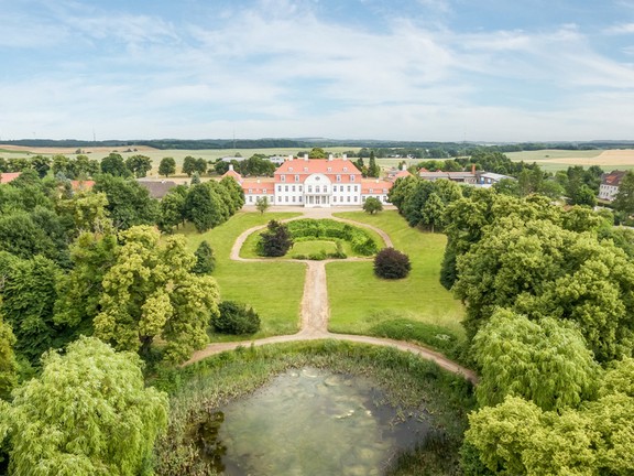Schloss Vietgest: A Baroque Masterpiece Reborn in Mecklenburg’s Whispering Woods