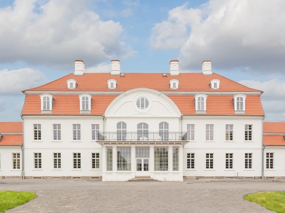 Schloss Vietgest: A Baroque Masterpiece Reborn in Mecklenburg’s Whispering Woods