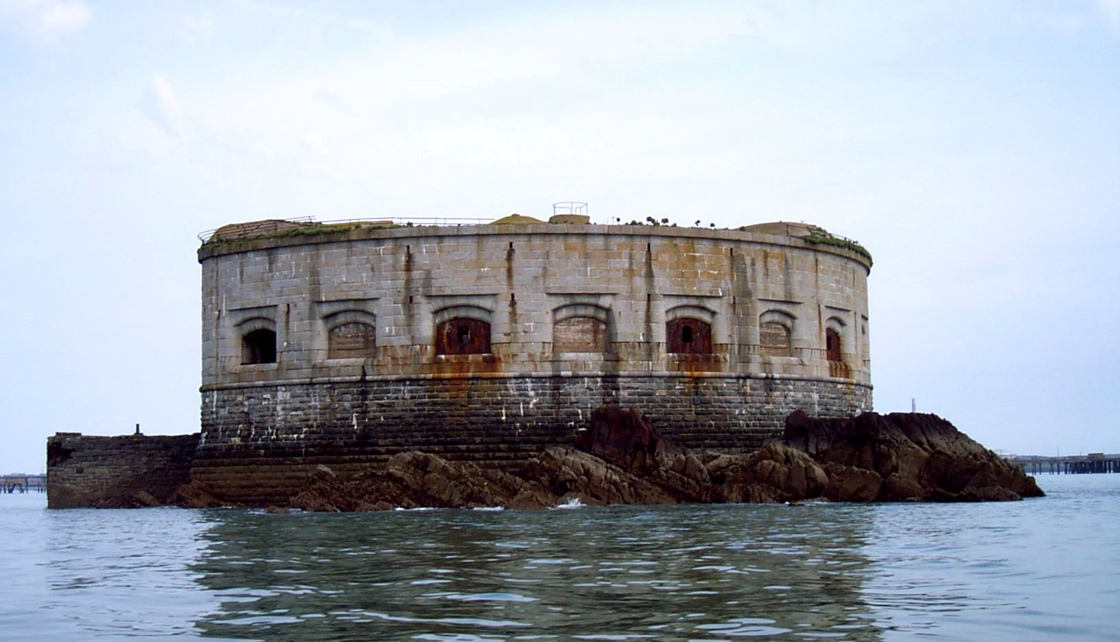 150k Pembs, WALES. Island Sea Fort - Castleist