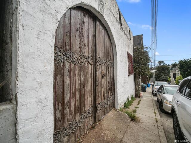 The Crown of States Street: A San Francisco Castle Awaits Its Sovereign