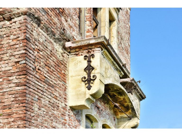 €275k Pribilesti, ROMANIA. Historic Castle for Sale Castleist