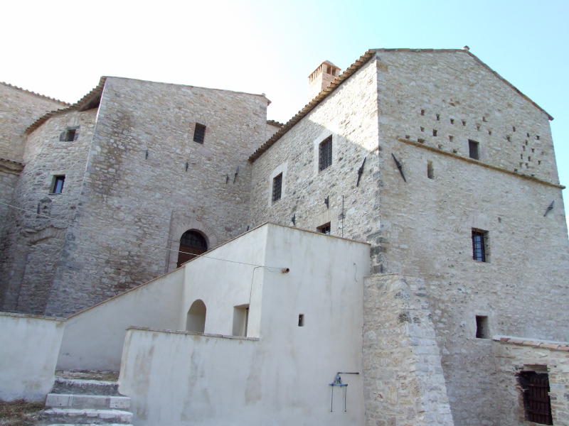 Castro Vecchio: A 13th-Century Crown Upon Umbria’s Whispering Hills