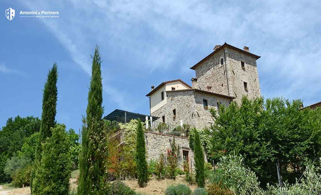 Whispers of Umbria: A Medieval Tower Sanctuary Above Todi’s Golden Hills