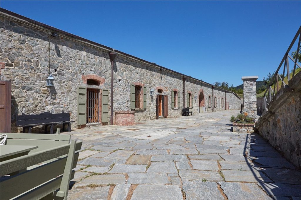 Tortagna Fort for sale Liguria