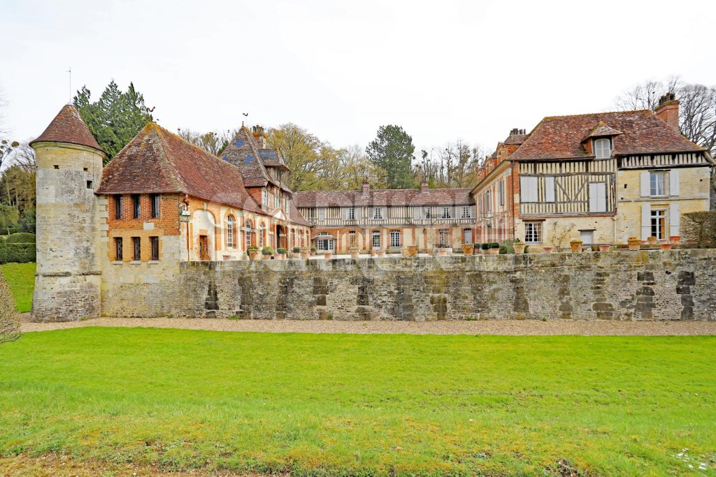 Whispers of the Touques: A Castle Reborn in Normandy’s Golden Light