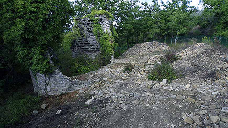 The Sentinel’s Dream: A 12th-Century Umbrian Watchtower Awaits Its Renaissance