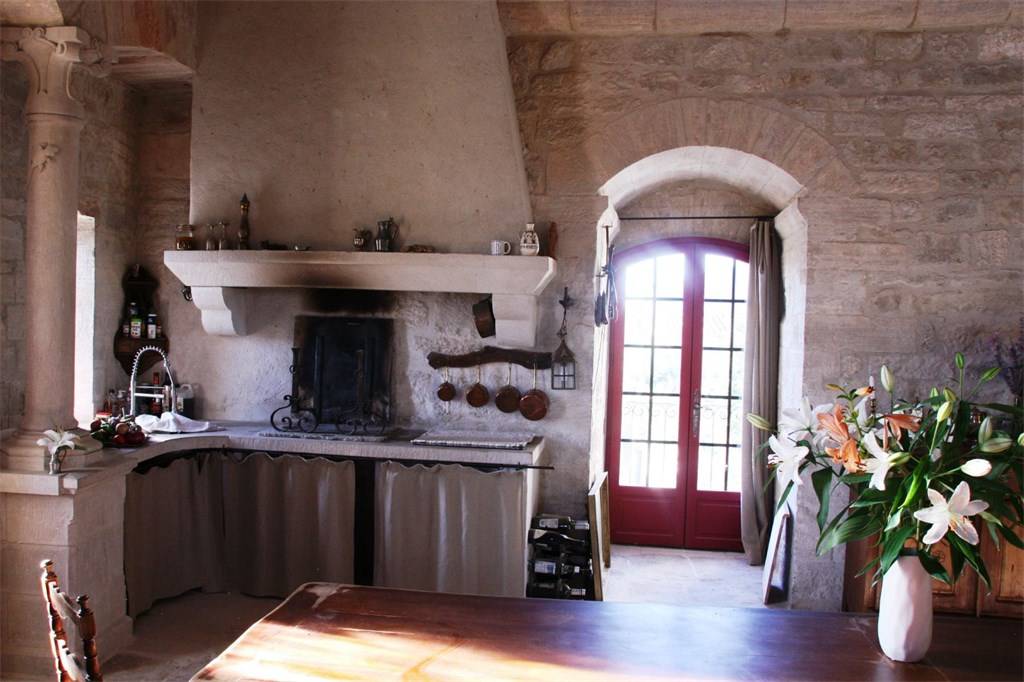 Whispers of Kings: A 13th-Century Castle Reborn in Uzès’ Golden Light