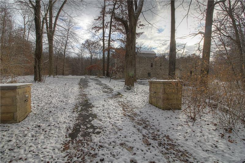 The Stone Crown of Wilmington: A Moat-Kissed Castle Awaits
