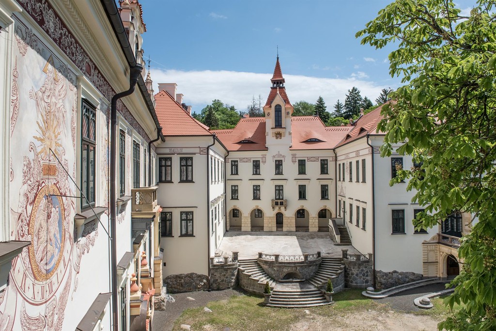 Zinkovy: A Crown of Stone, Whispers of Eight Centuries