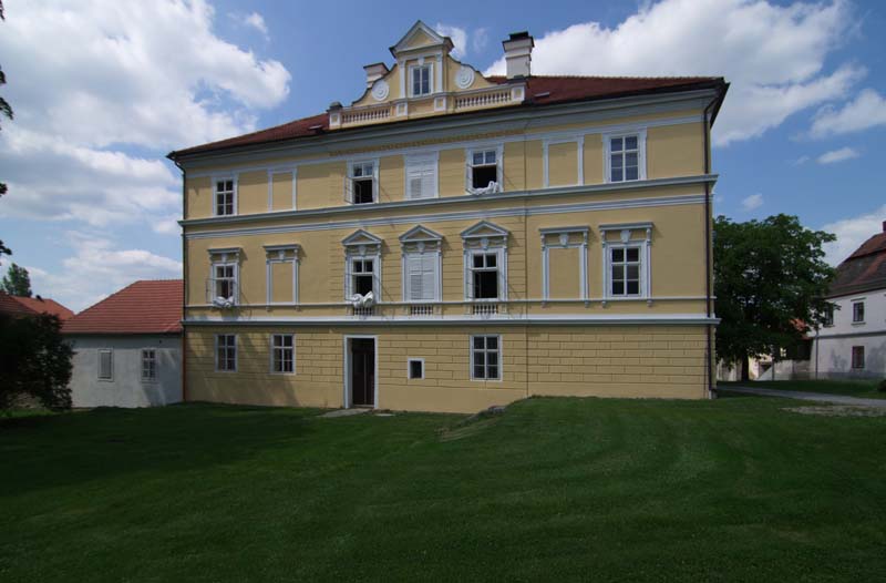 Přícice Château: A 12th-Century Bohemian Crown Reawakened