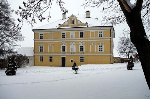 Přícice Château: A 12th-Century Bohemian Crown Reawakened