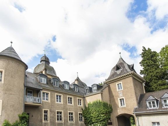 Schloss Garath: Where Centuries Whisper Through Gilded Halls