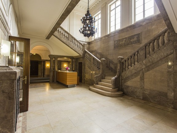 Schloss Garath: Where Centuries Whisper Through Gilded Halls