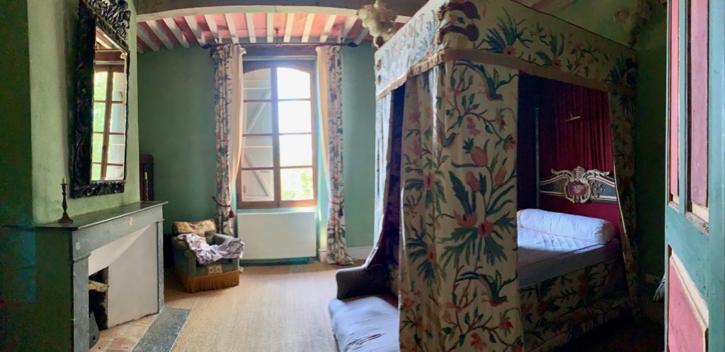 La Dolce Vita in Stone: A 17th-Century Tuscan Château’s Timeless Embrace - 5