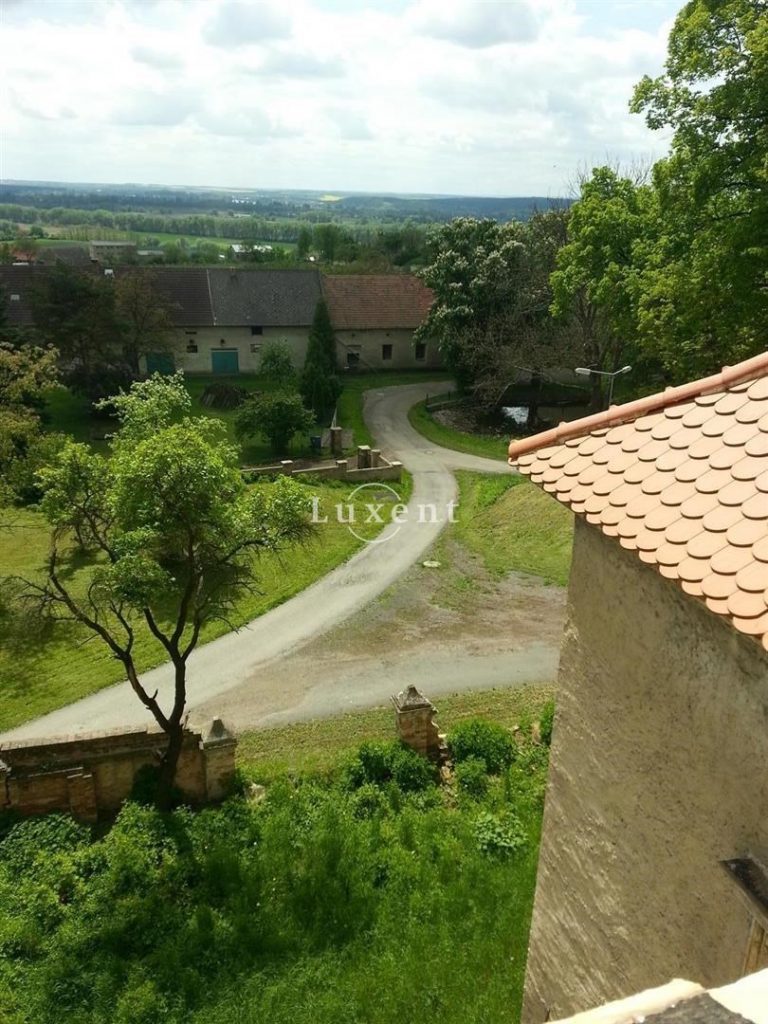 A Renaissance Jewel Reborn: Where Gothic Whispers Meet Baroque Grandeur - 5