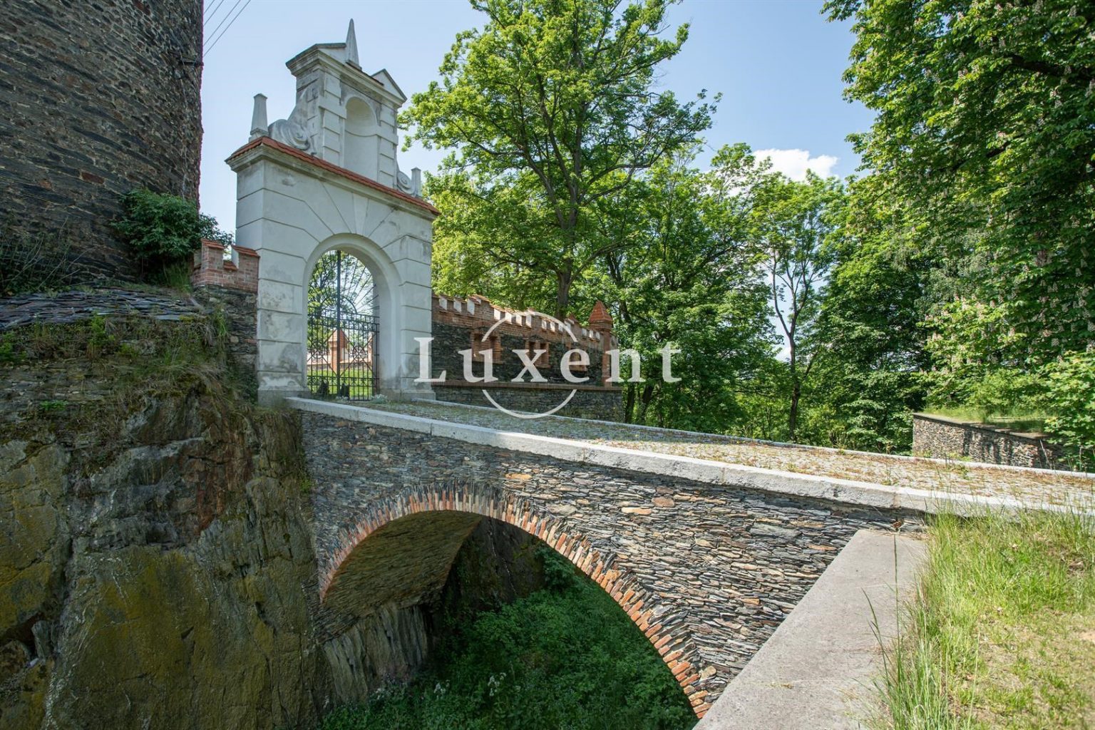 POA Cheb, Czech Republic. Castle Starý Hrozňatov For Sale Castleist