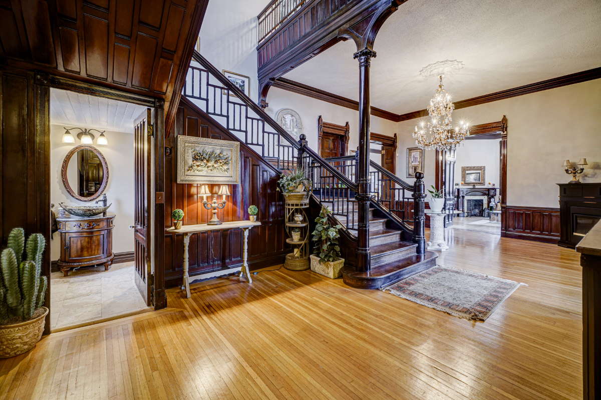 Ravenscliffe: A Gothic Masterpiece Where Time Stands Still