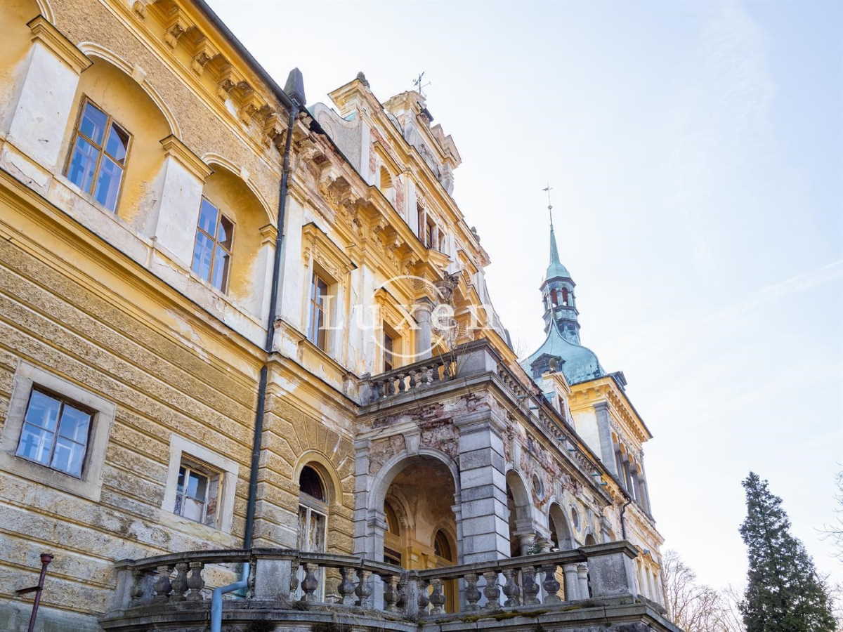 Stružná: A Renaissance Whisper in Bohemia’s Golden Hills
