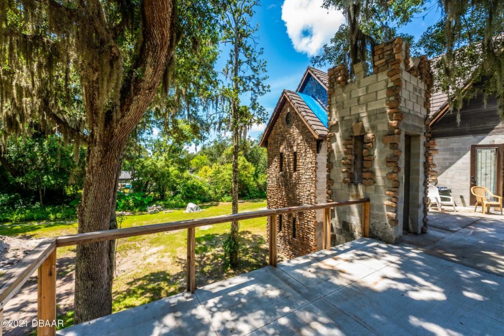 The Unfinished Dream: A Florida Castle Awaits Its Sovereign - 5