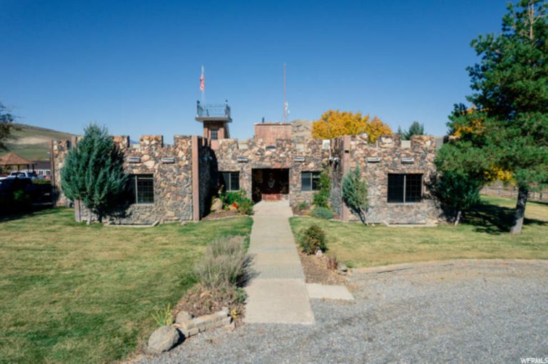 1.75m Utah, USA. Castellated Home in Petersboro Castleist