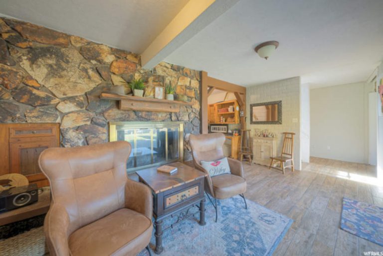 1.75m Utah, USA. Castellated Home in Petersboro Castleist