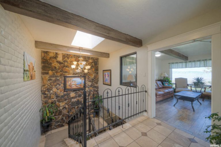 1.75m Utah, USA. Castellated Home in Petersboro Castleist