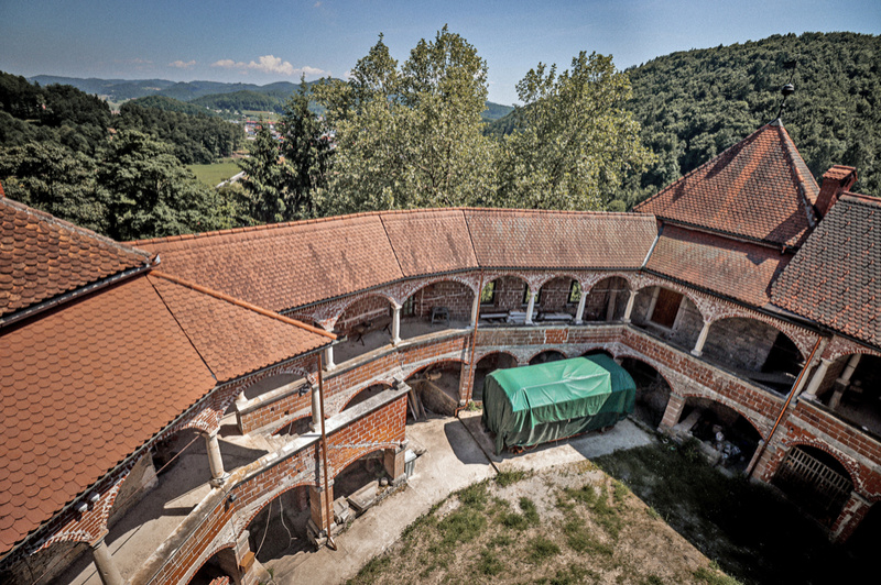 Mirna Castle: A Whisper of Centuries in Slovenia’s Golden Valley