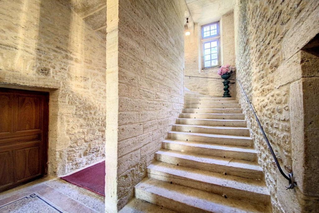 A Sunlit Castle Between Vine & Sea – Pézenas’ Timeless Crown