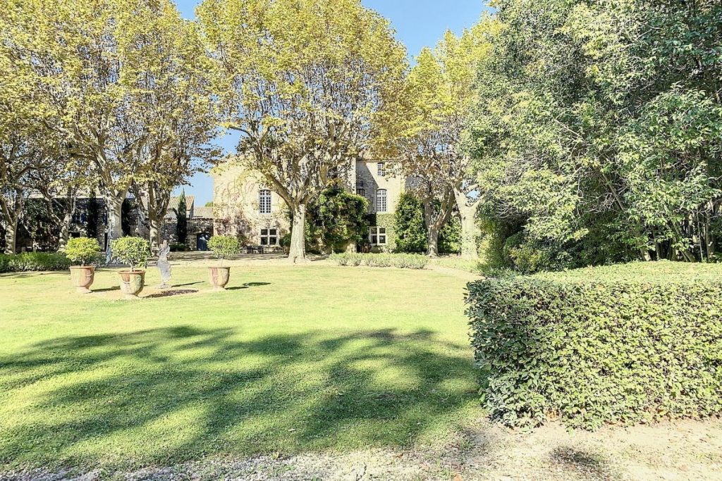 Whispers of the 17th Century: A Restored Castle’s Timeless Embrace in Provence