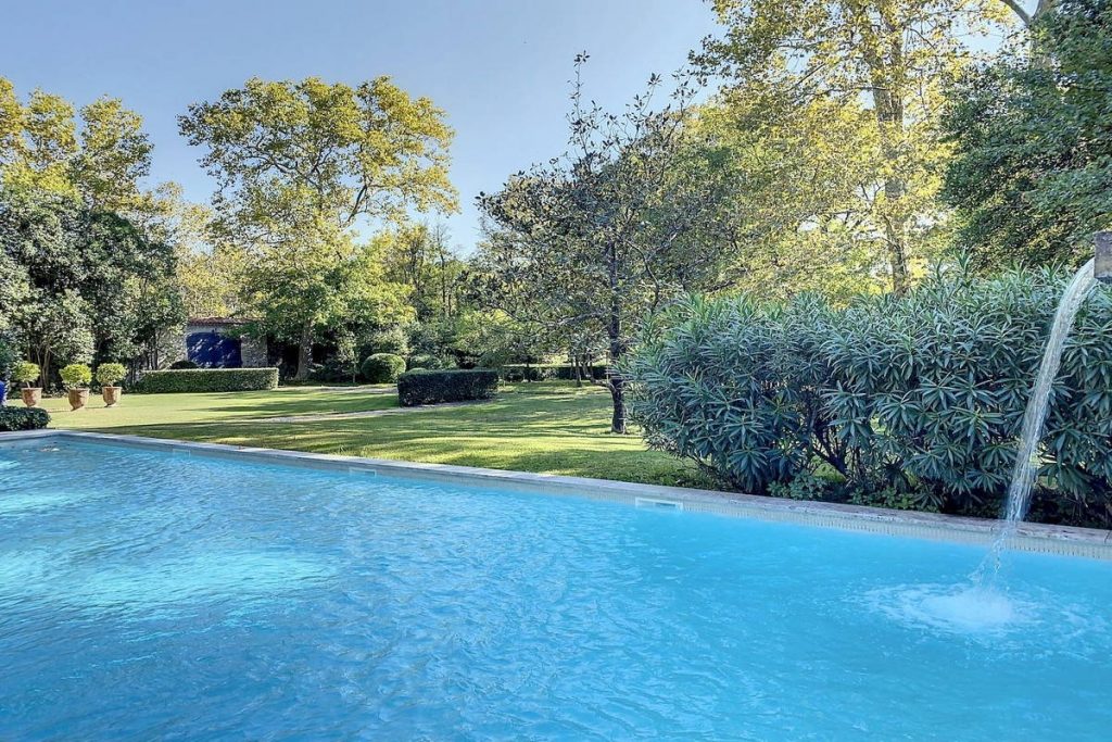 Whispers of the 17th Century: A Restored Castle’s Timeless Embrace in Provence